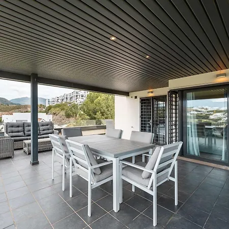 Hoyo 100 Views Terrace Pools